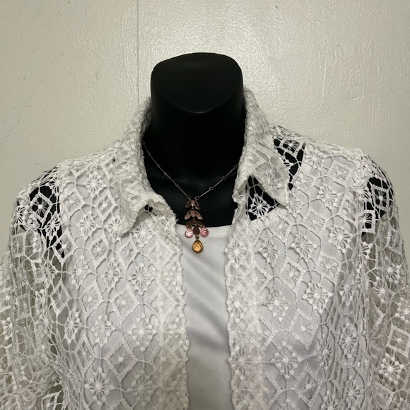 Alfred Dunner Lace Top with Shell underneath - Picture 3 of 10